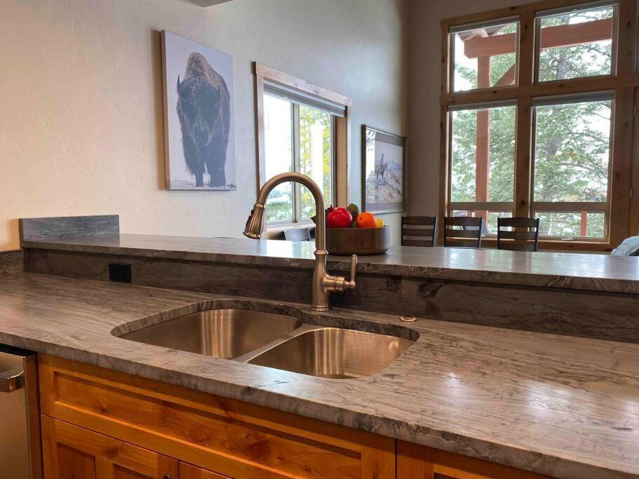 Cozy Luxury Townhome In Exclusive Eagle Bend - The Flathead Bigfork Kültér fotó